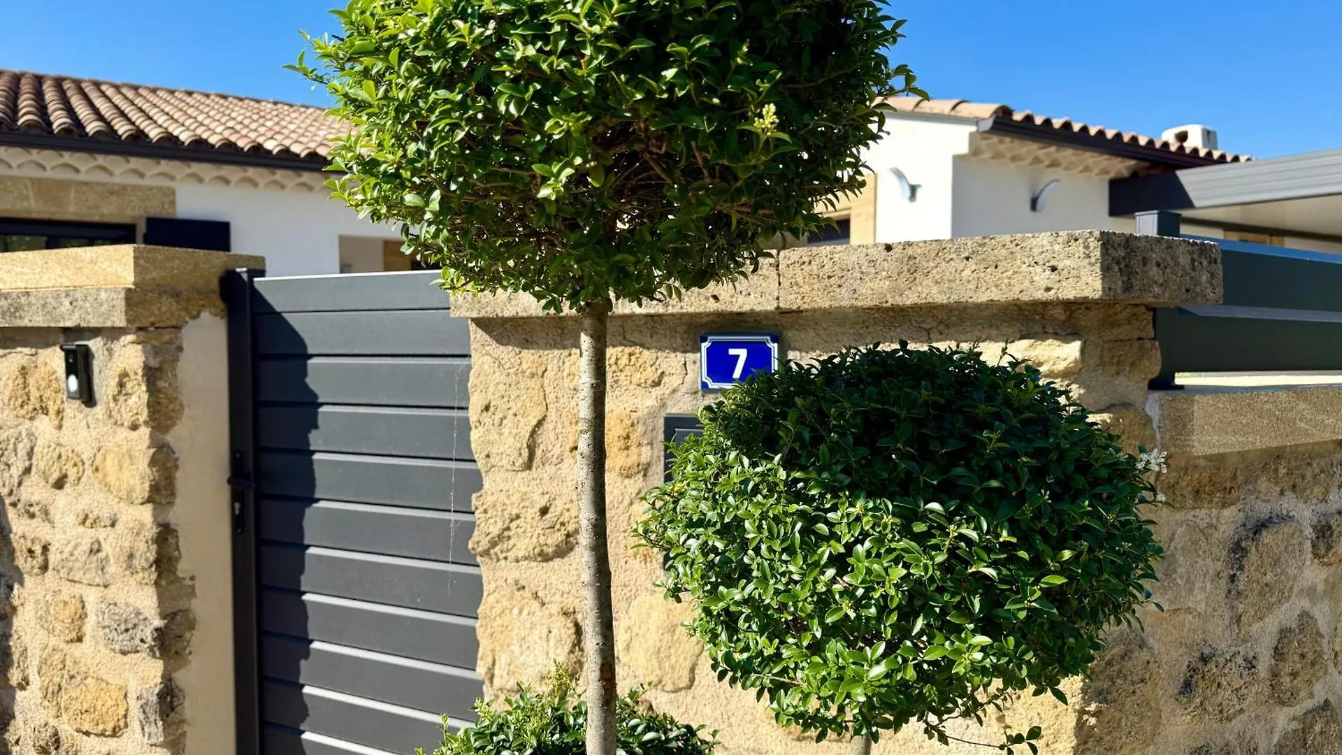 Une Nuit En Luberon Puyvert 0*,  フランス