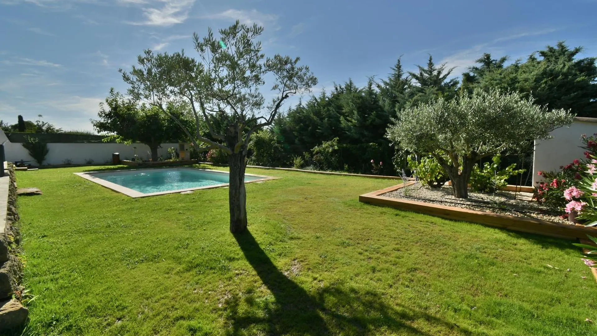 Une Nuit En Luberon Puyvert 0*,